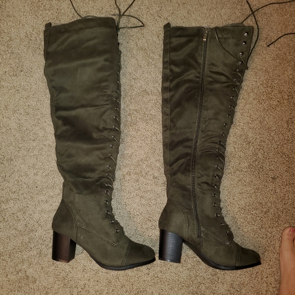 Knee high boots - Picture 1 of 4